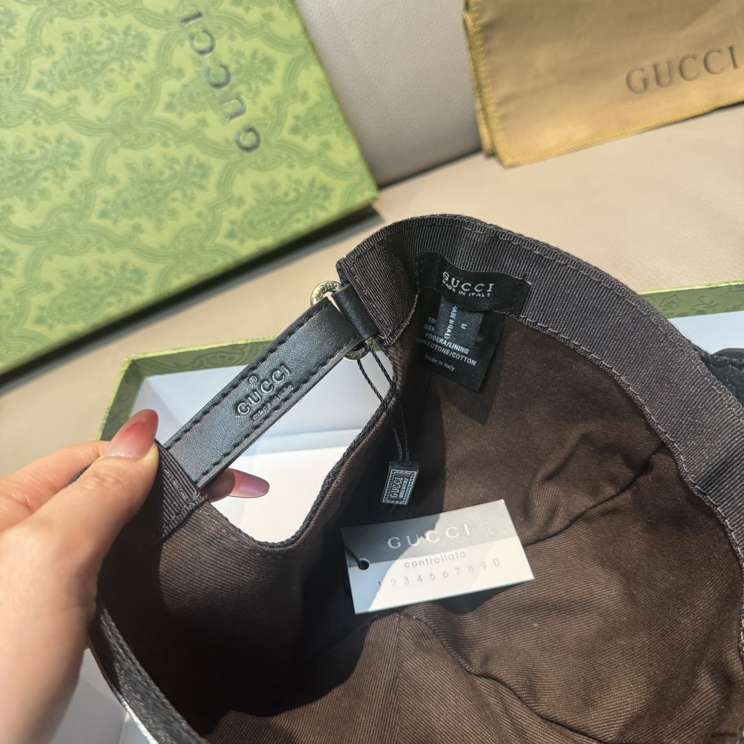 
配包装布袋，Gucci古奇新款原单棒球帽， 大双G，专柜11开模订制，完美对花，原版帆布面料+头层牛皮