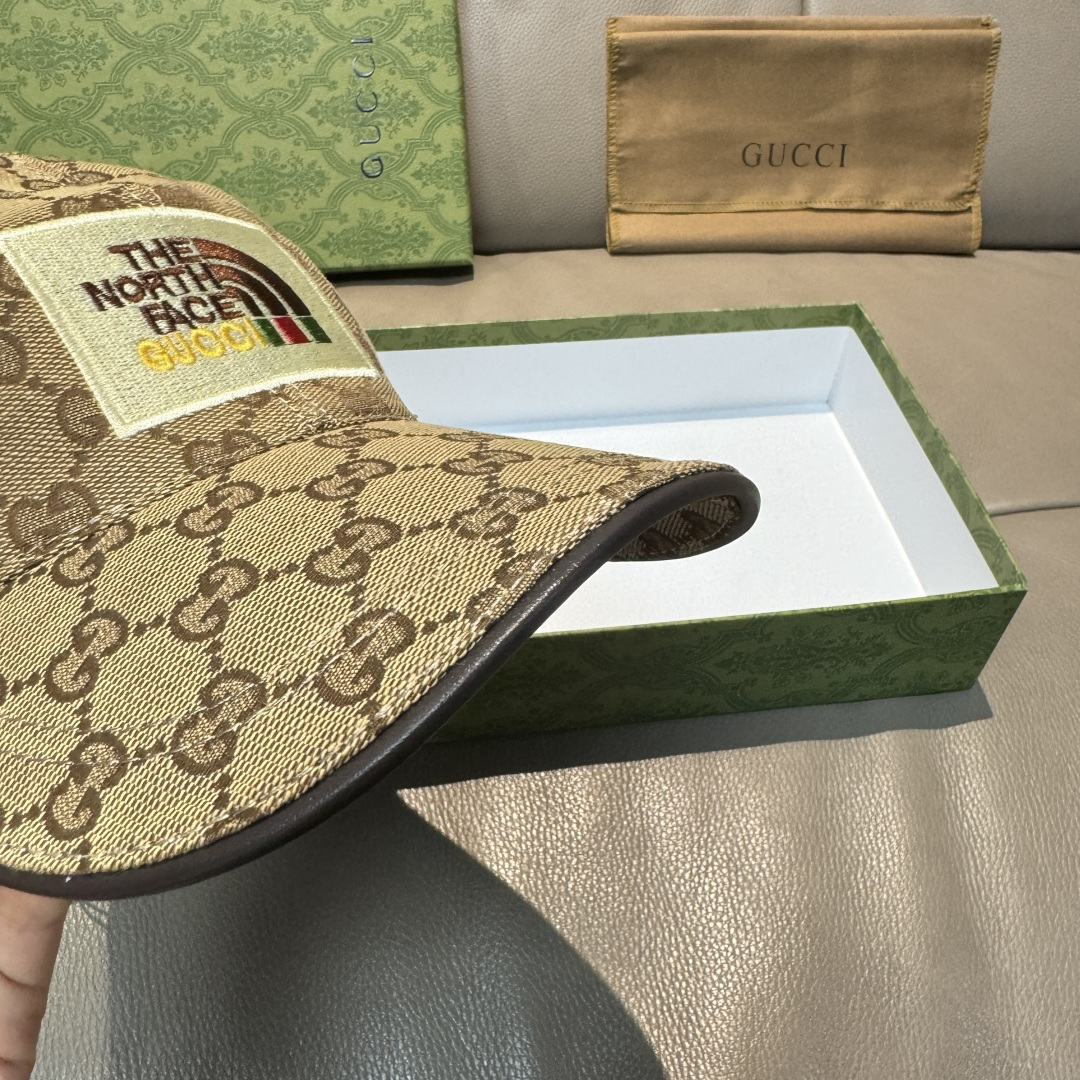 
配盒子布袋，Gucci(古奇)新款原单棒球帽， 北面刺绣！专柜11，进口帆布+头层牛皮，代购热门，男女