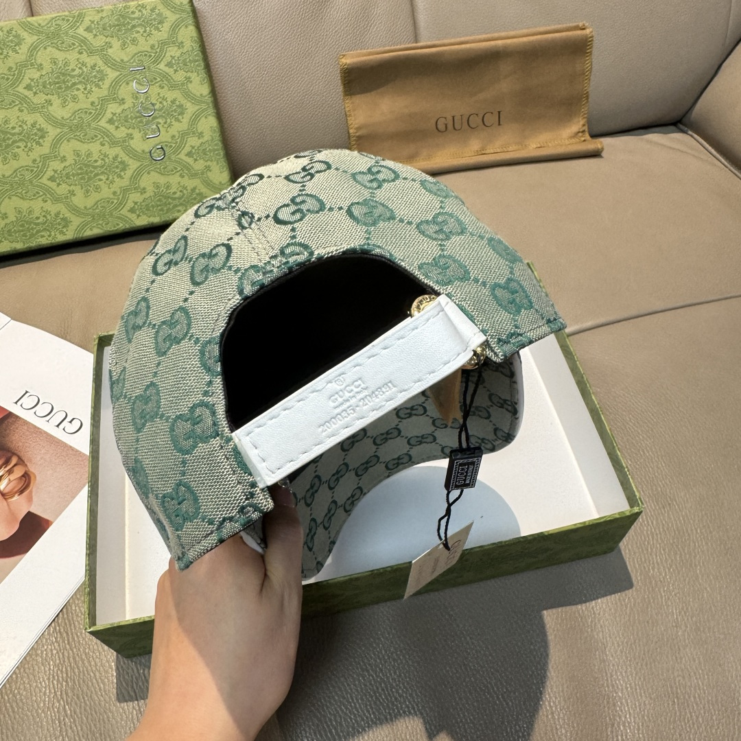 
万年经典！火爆全网的莫兰迪色系出货啦！
配盒子布袋，Gucci(古奇)经典原单棒球帽😍😍专柜11开模订