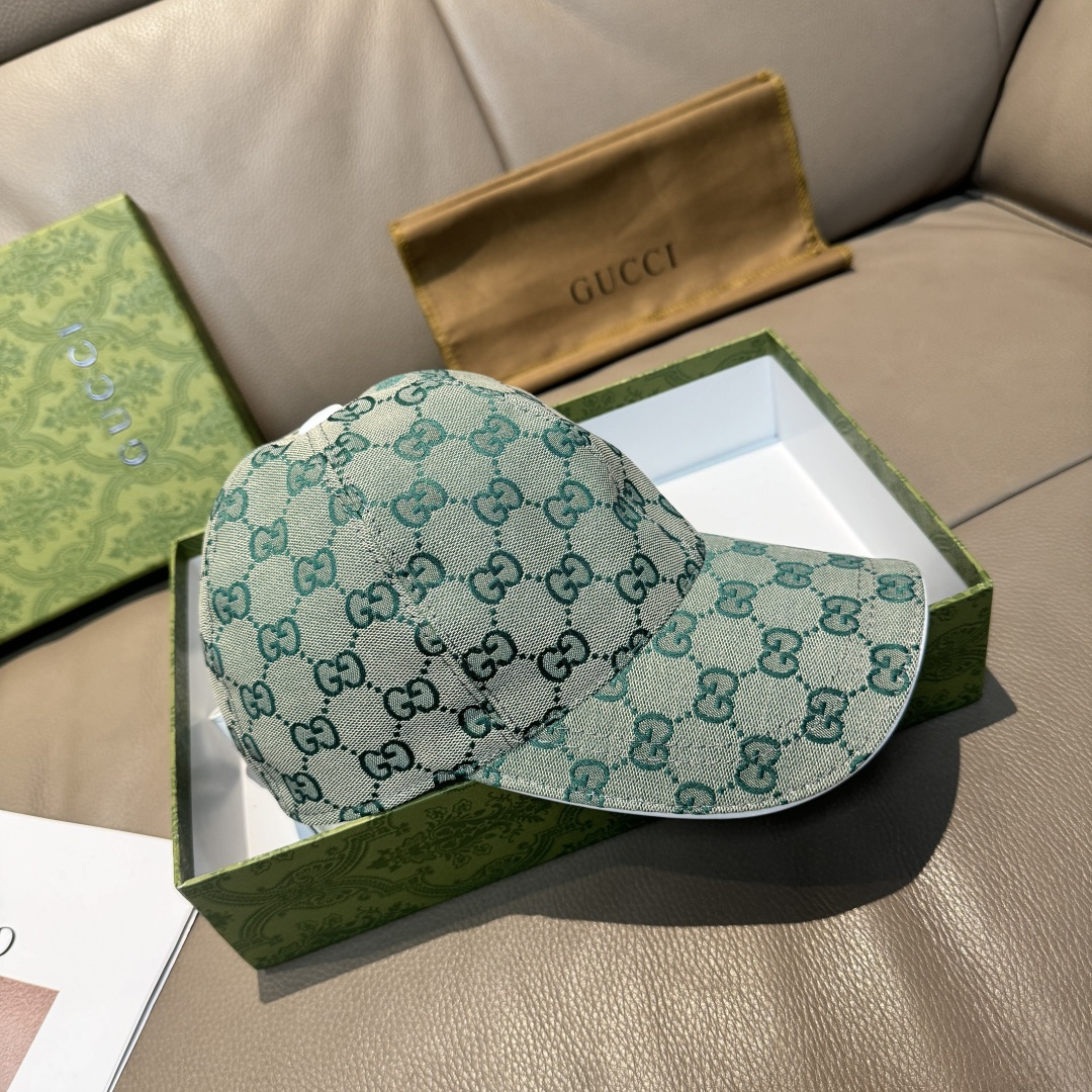 
万年经典！火爆全网的莫兰迪色系出货啦！
配盒子布袋，Gucci(古奇)经典原单棒球帽😍😍专柜11开模订