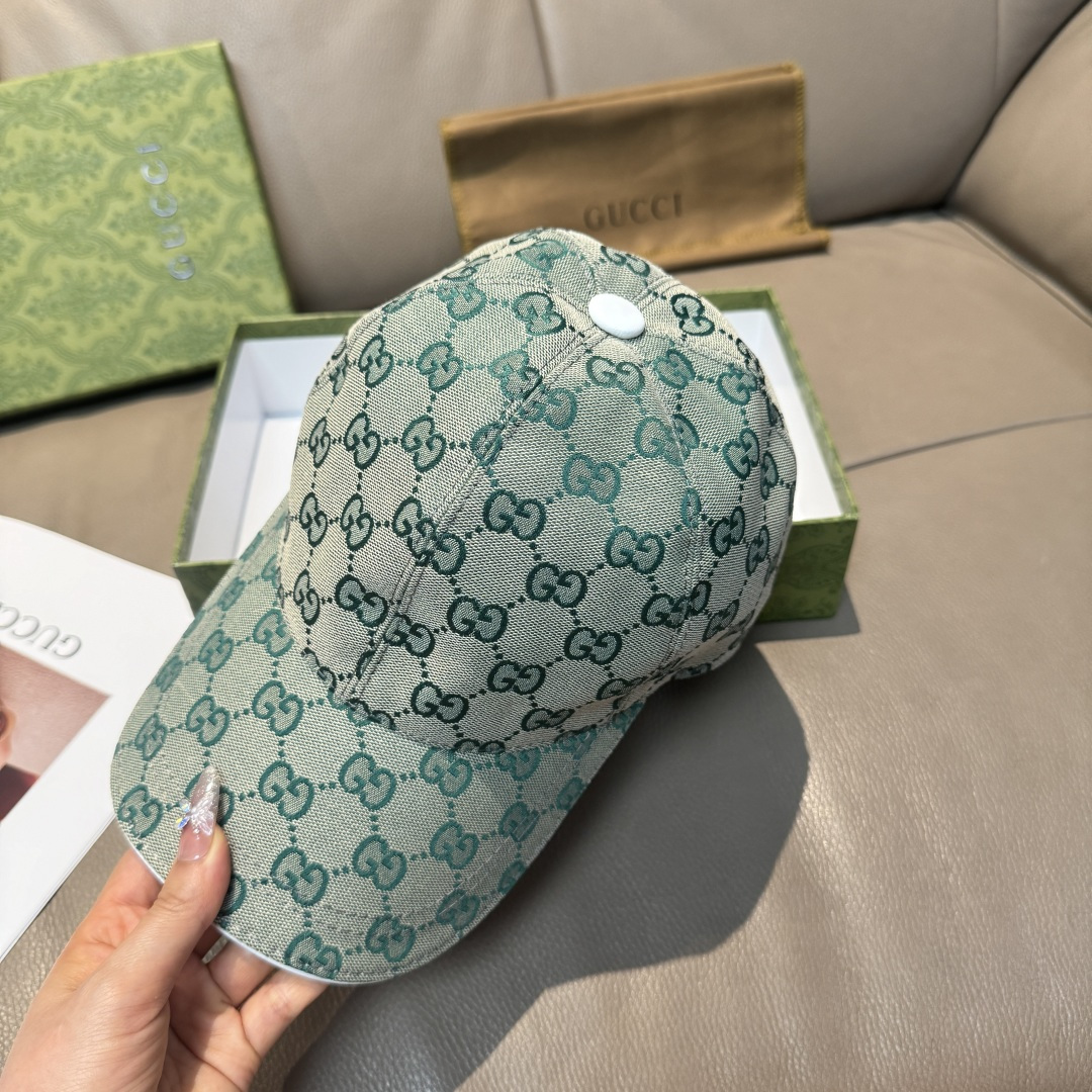 
万年经典！火爆全网的莫兰迪色系出货啦！
配盒子布袋，Gucci(古奇)经典原单棒球帽😍😍专柜11开模订