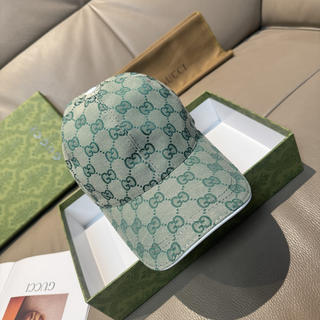 
万年经典！火爆全网的莫兰迪色系出货啦！
配盒子布袋，Gucci(古奇)经典原单棒球帽😍😍专柜11开模订