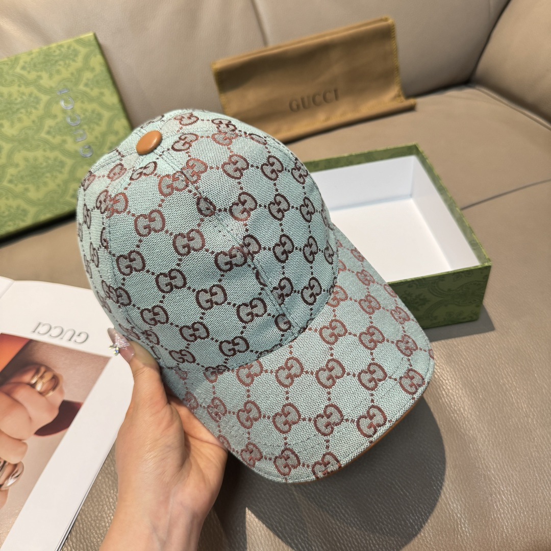 
万年经典！火爆全网的莫兰迪色系出货啦！
配盒子布袋，Gucci(古奇)经典原单棒球帽😍😍专柜11开模订