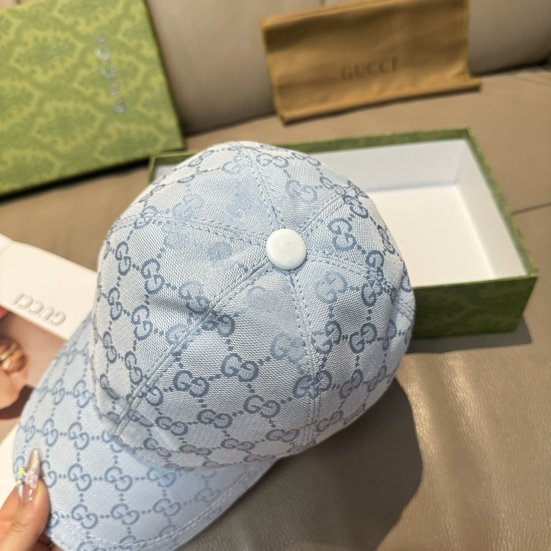 
万年经典！火爆全网的莫兰迪色系出货啦！
配盒子布袋，Gucci(古奇)经典原单棒球帽😍😍专柜11开模订