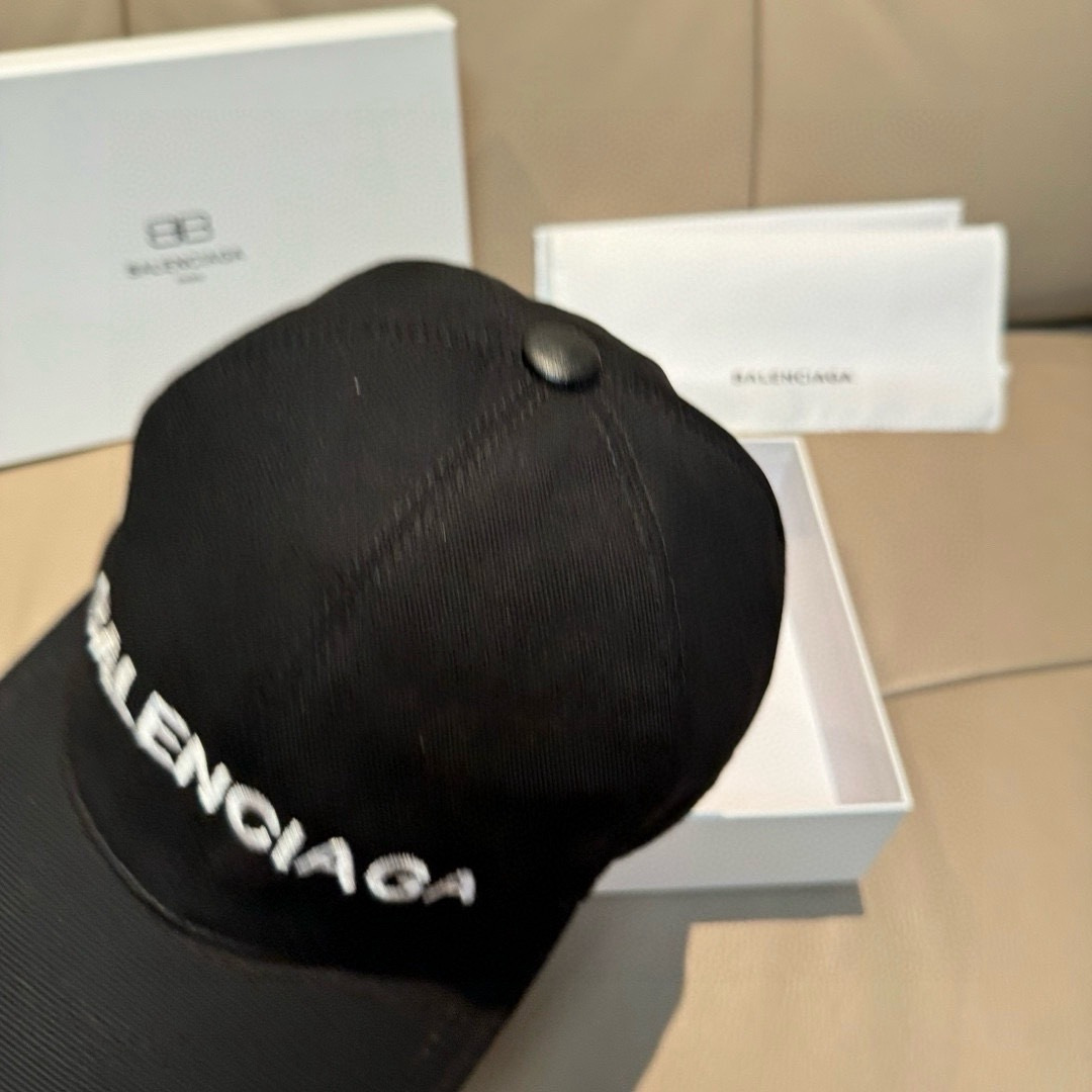 
配盒子布袋，Balenciaga（巴黎世家）经典原单棒球帽，11开模订制，全新立体刺绣，精致无暇！原版