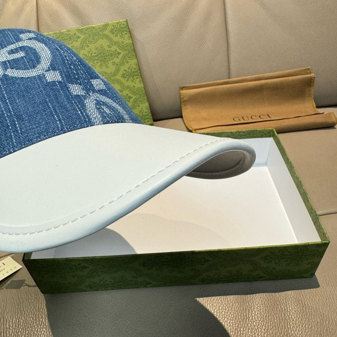 
配盒子布袋，Gucci(古奇)新款原单棒球帽， 大双G拼皮，专柜热卖款，11开模订制，原版帆布料+头层