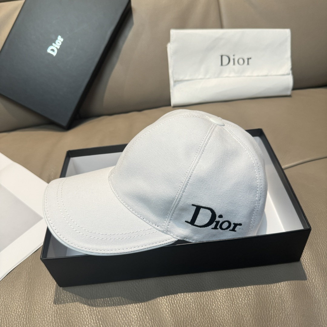 
配盒子布袋，Dior(迪奥)原单棒球帽，网红同款字母刺绣,专柜11开模订制，原版帆布料+头层牛皮，轻盈