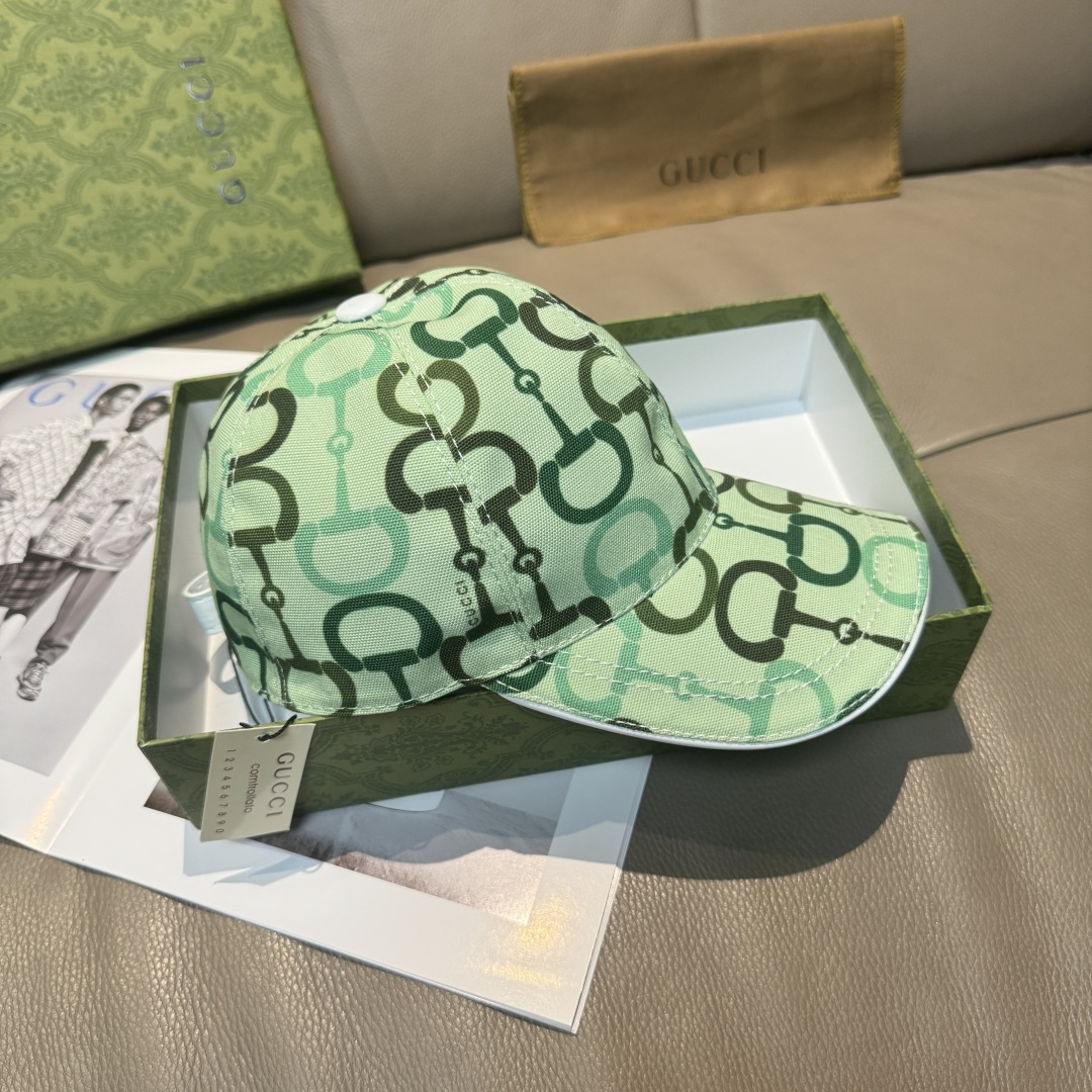 
马衔扣出货
配包装布袋，Gucci古奇新款原单棒球帽， 马衔扣棒球帽。专柜11开模订制，原版帆布面料+