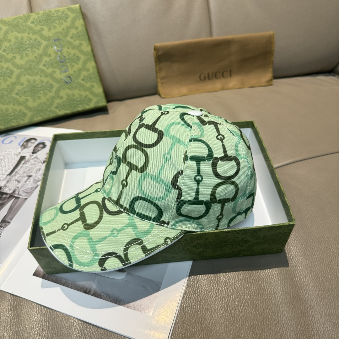 
马衔扣出货
配包装布袋，Gucci古奇新款原单棒球帽， 马衔扣棒球帽。专柜11开模订制，原版帆布面料+