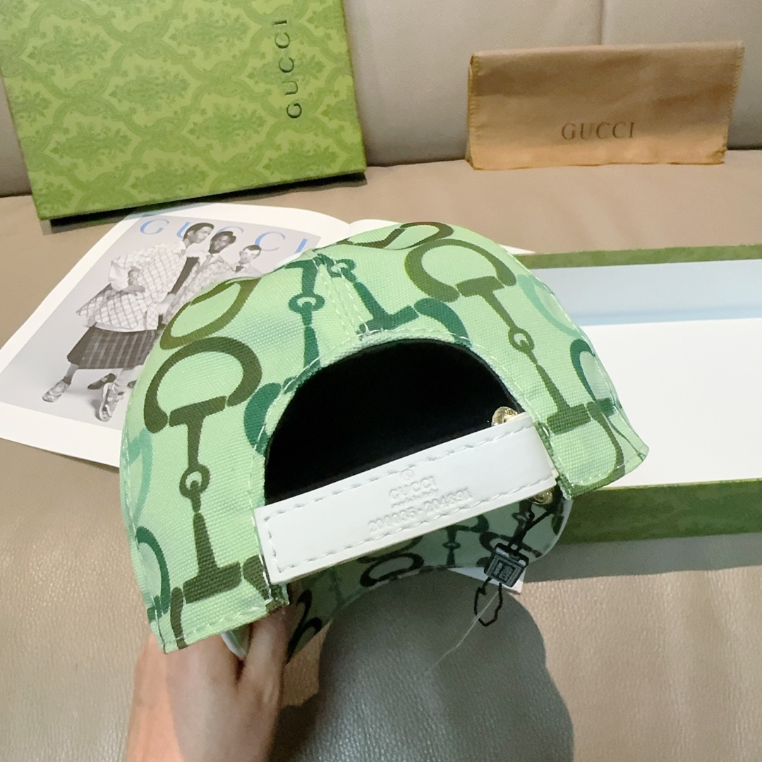 
马衔扣出货
配包装布袋，Gucci古奇新款原单棒球帽， 马衔扣棒球帽。专柜11开模订制，原版帆布面料+
