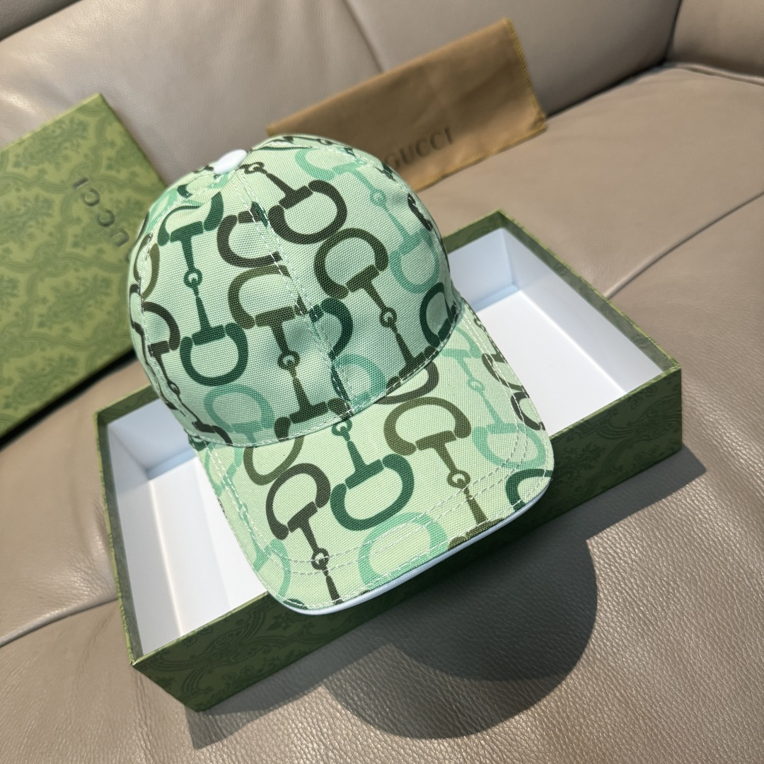 
马衔扣出货
配包装布袋，Gucci古奇新款原单棒球帽， 马衔扣棒球帽。专柜11开模订制，原版帆布面料+