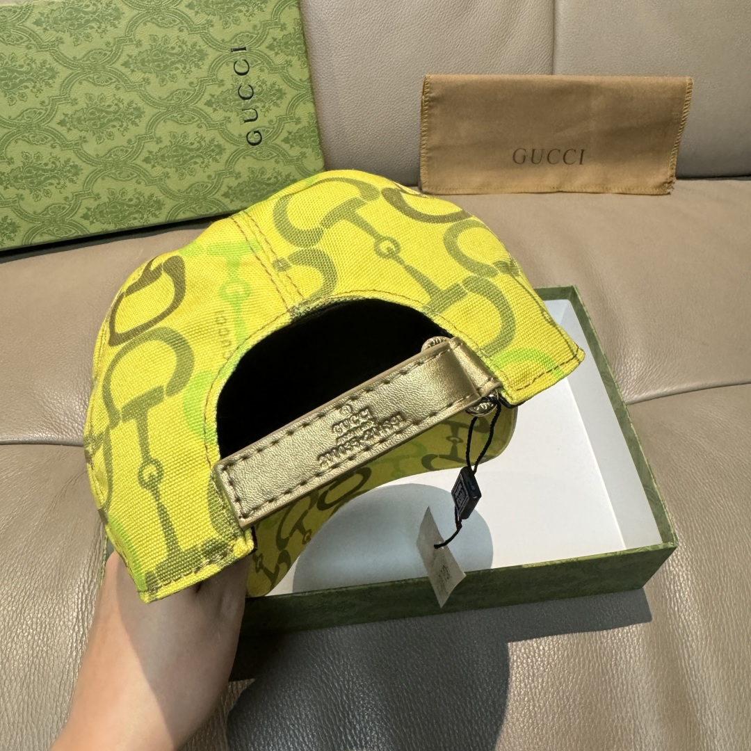 
马衔扣出货
配包装布袋，Gucci古奇新款原单棒球帽， 马衔扣棒球帽。专柜11开模订制，原版帆布面料+