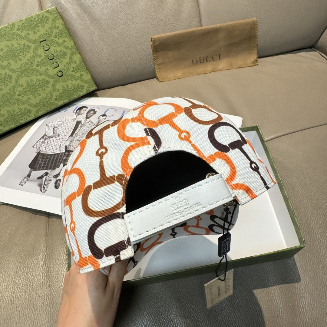 
马衔扣出货
配包装布袋，Gucci古奇新款原单棒球帽， 马衔扣棒球帽。专柜11开模订制，原版帆布面料+