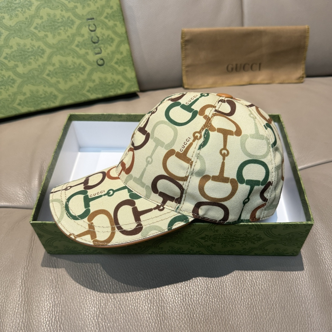 
马衔扣出货
配包装布袋，Gucci古奇新款原单棒球帽， 马衔扣棒球帽。专柜11开模订制，原版帆布面料+