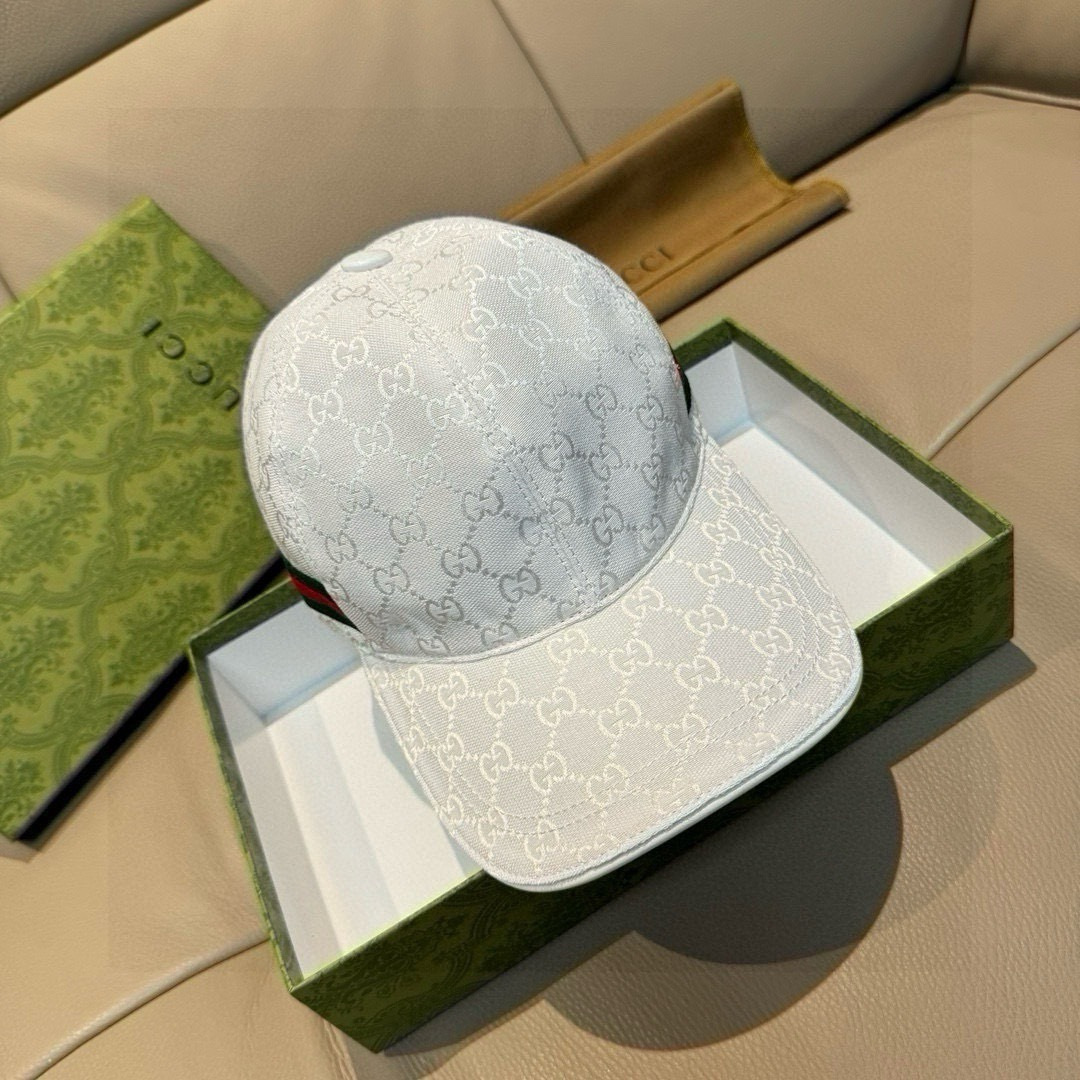 
万年经典款！杏色，黑色有s和L码
配盒子布袋，Gucci(古奇)经典原单棒球帽😍😍专柜11开模订制，最