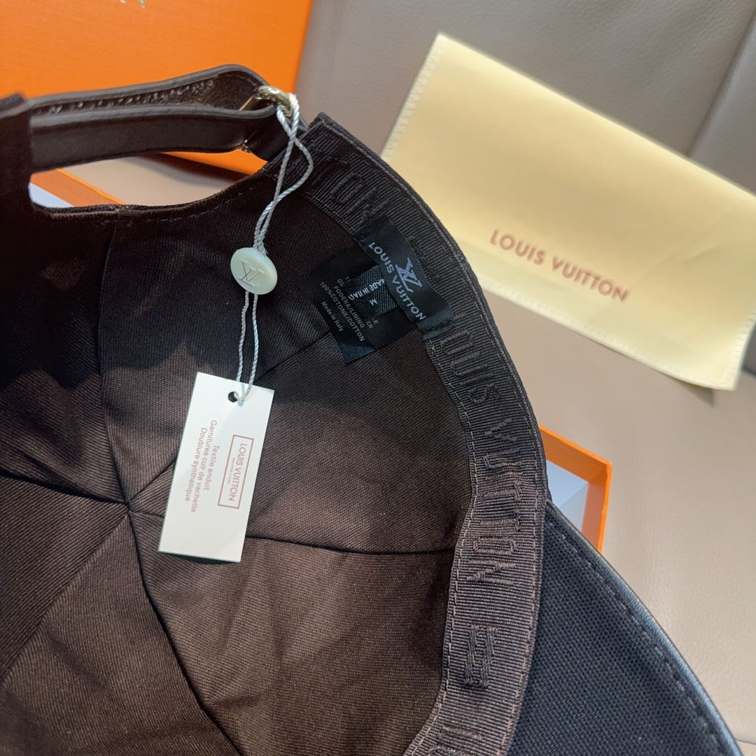 
配盒子布袋，LV(路易威登)新款原单棒球帽，LV刺绣，专柜11开模订制，原版帆布面料+头层牛皮，精细刺