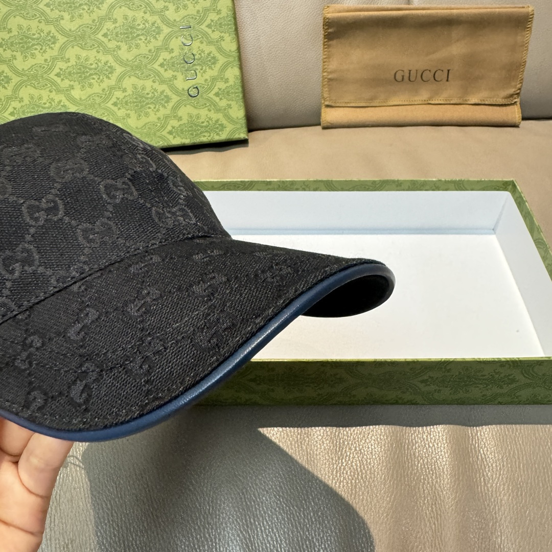 
万年经典款新色出货！
配盒子布袋，Gucci(古奇)经典原单棒球帽😍😍专柜11开模订制，最高版本，原版