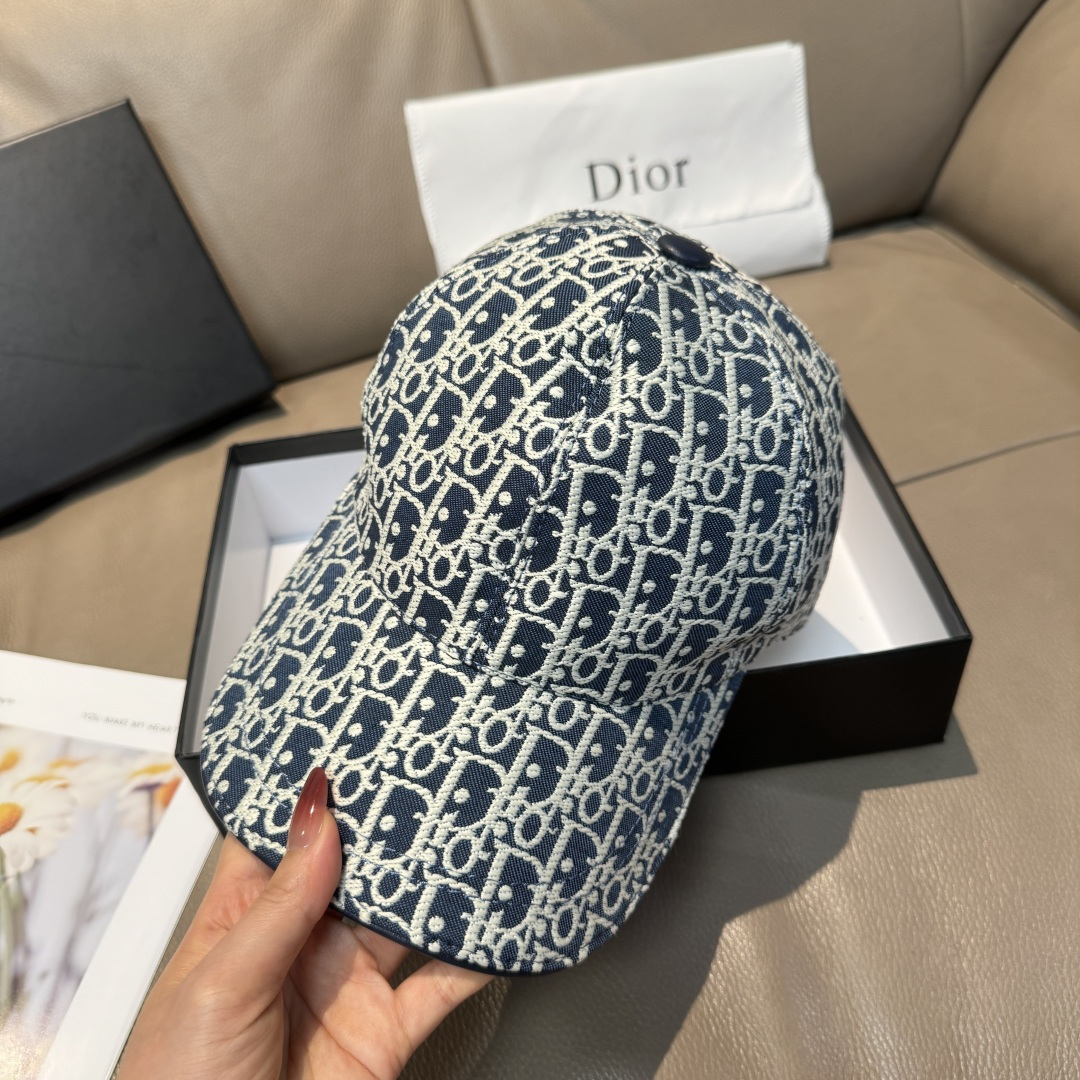 
配盒子布袋，Dior(迪奥)新款原单棒球帽， Dior老花，复古韵味十足，专柜断货热门，11开模订制，