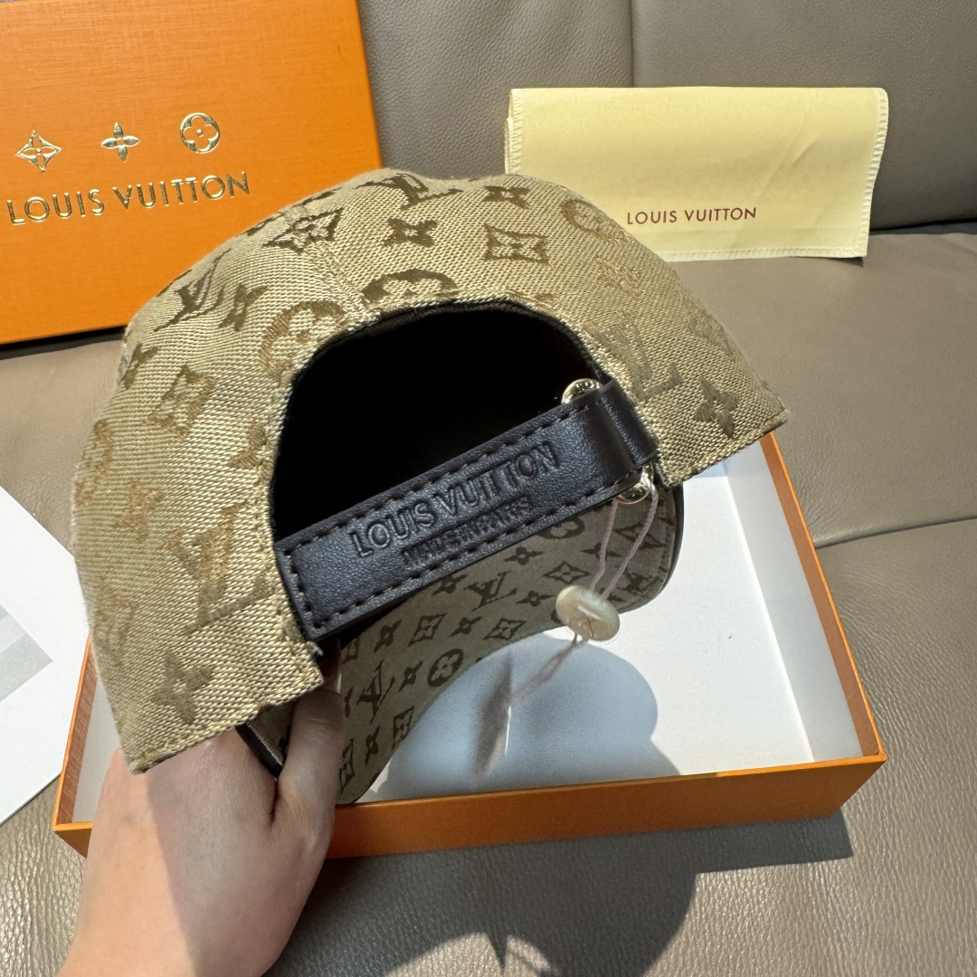 
配盒子布袋，LV路易威登新款原单棒球帽，LV牛仔提花，专柜11开模订制，原版帆布面料+头层牛皮，轻盈透