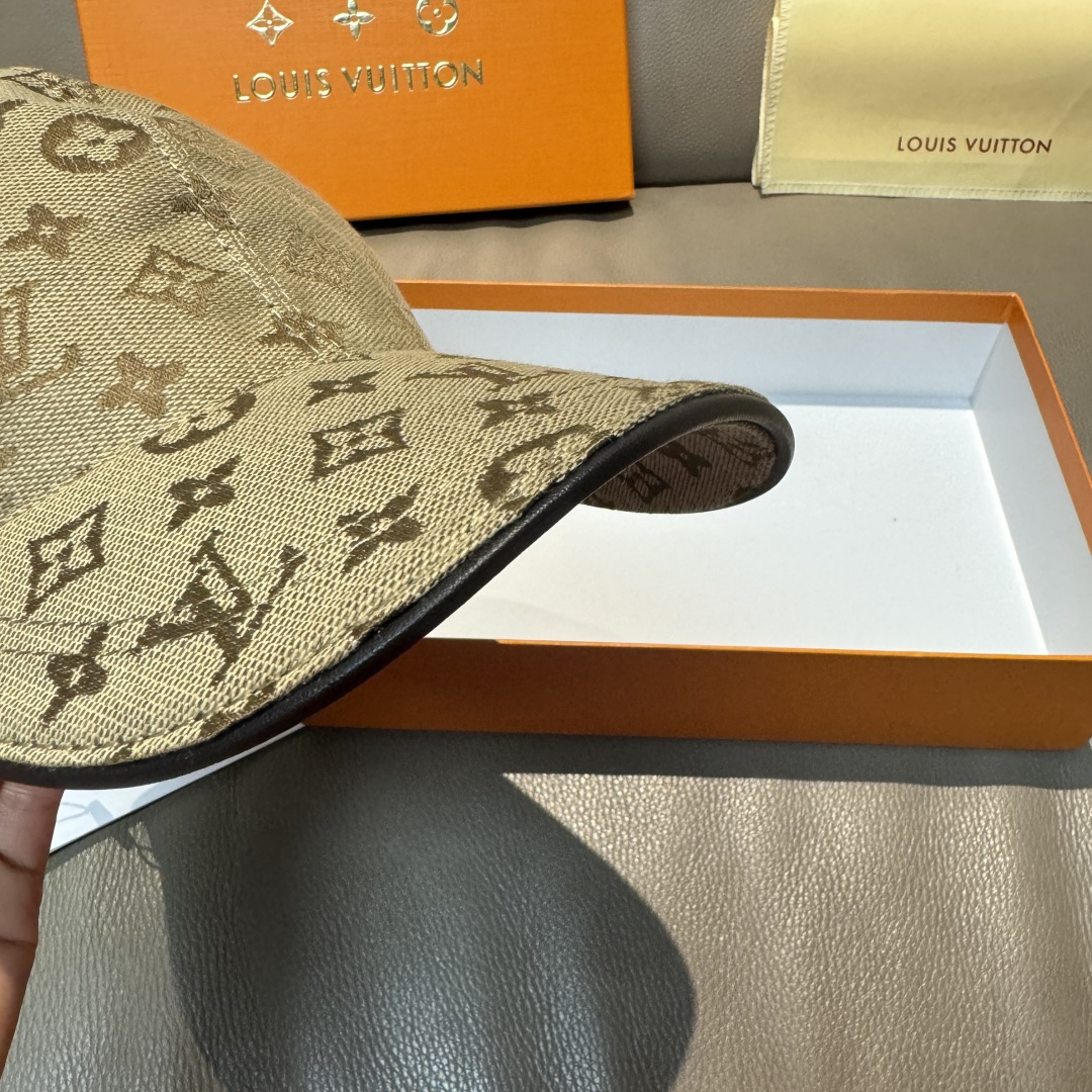
配盒子布袋，LV路易威登新款原单棒球帽，LV牛仔提花，专柜11开模订制，原版帆布面料+头层牛皮，轻盈透