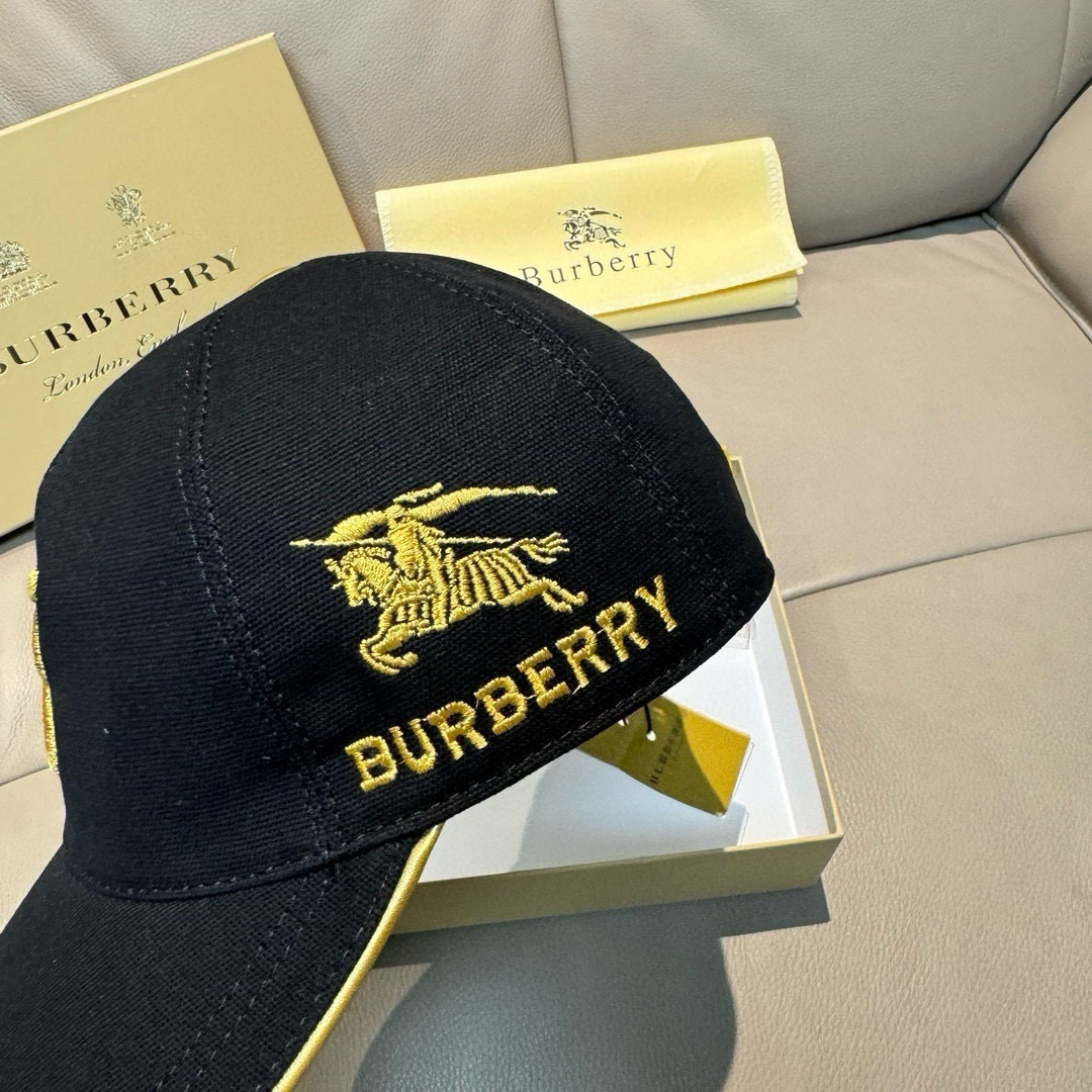 
配盒子布袋，Burberry（巴宝莉）新款原单棒球帽，11开模订制，全新立体战马刺绣，精致无暇！原版帆