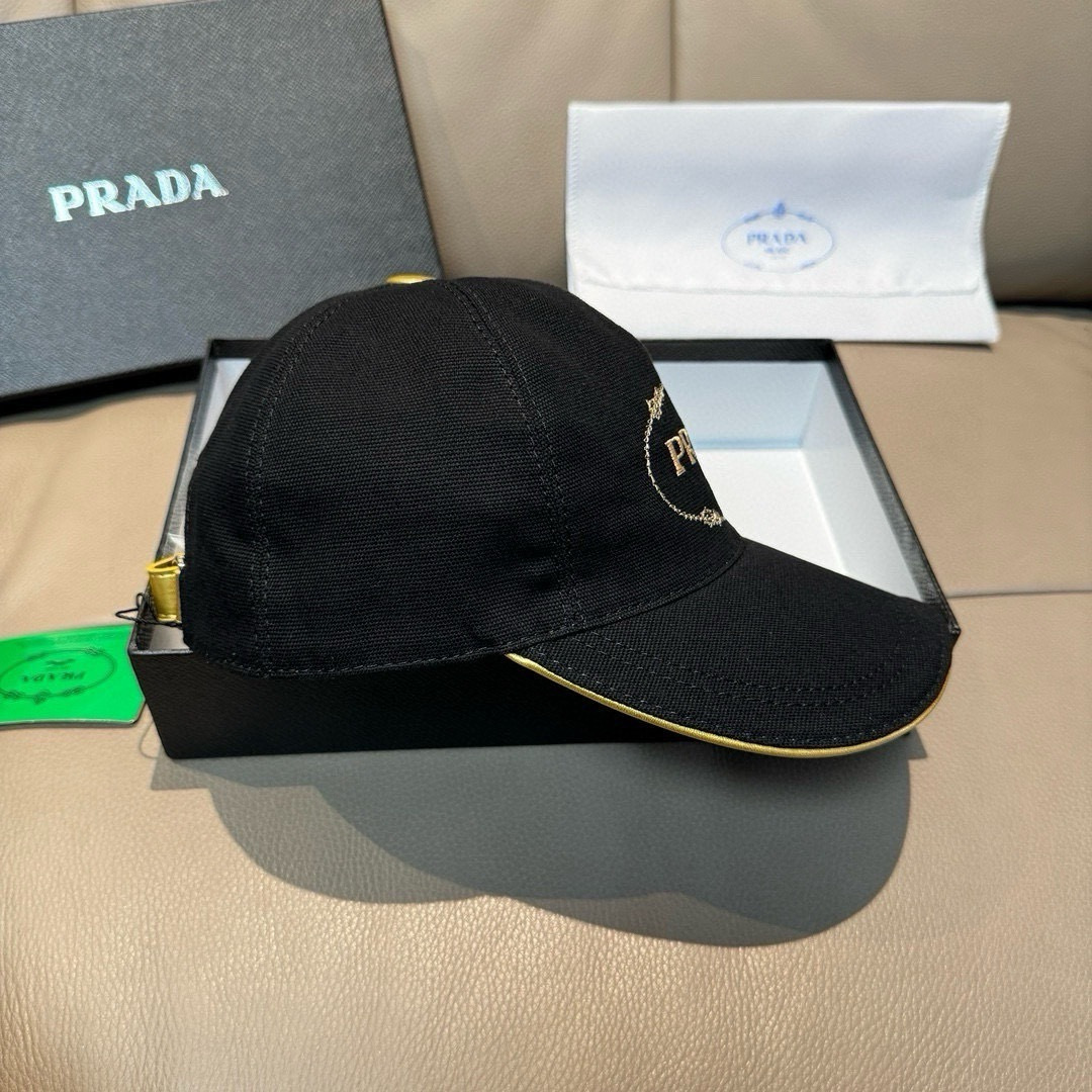
配包装布袋，Prada(普拉达)新款原单棒球帽， 金丝刺绣，11开模订制，原厂金丝线精细刺绣，原版帆布