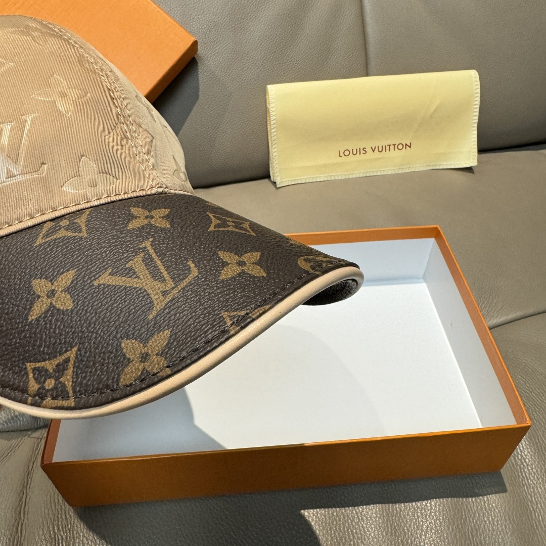 
配盒子布袋，LV(路易威登)新款原单棒球帽，老花拼接，11开模订制，原版印花绸缎面料+专柜老花皮，做工