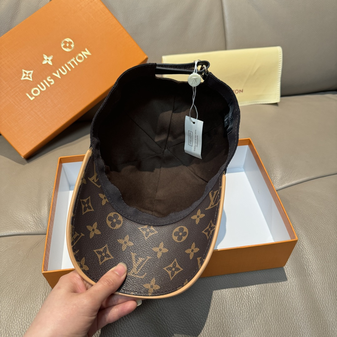 
配盒子布袋，LV(路易威登)新款原单棒球帽，老花拼接，11开模订制，原版印花绸缎面料+专柜老花皮，做工