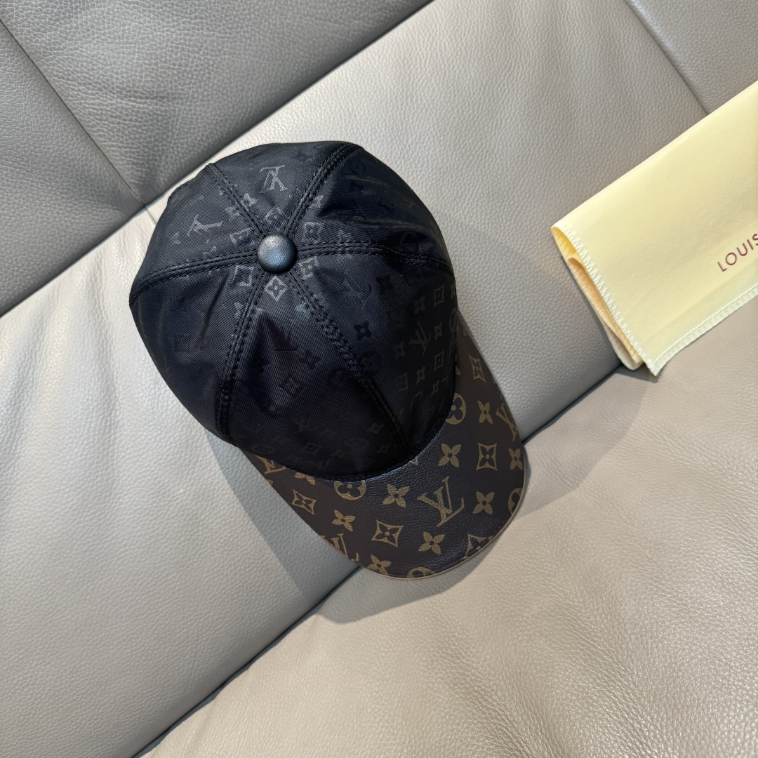 
配盒子布袋，LV(路易威登)新款原单棒球帽，老花拼接，11开模订制，原版印花绸缎面料+专柜老花皮，做工
