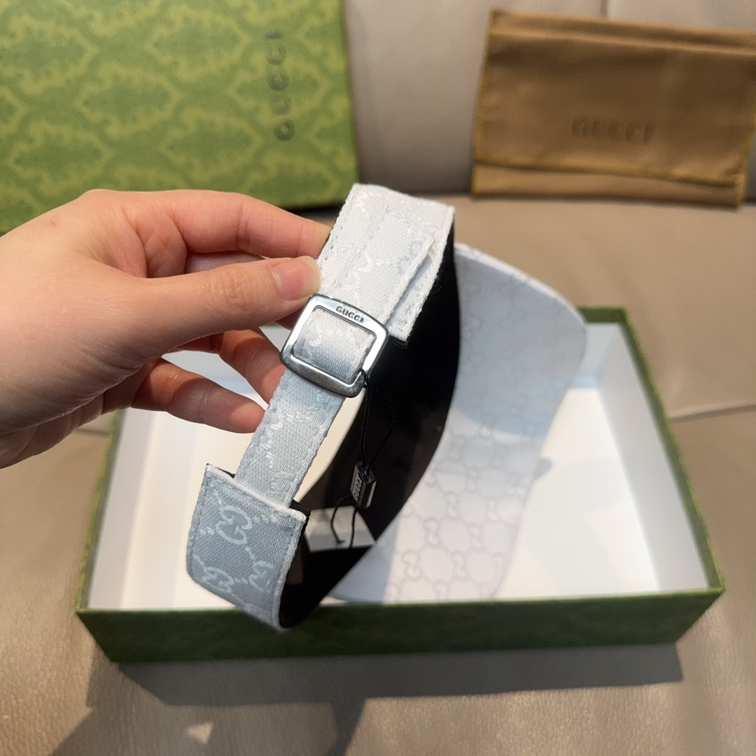 
原单版本出货！
配盒子布袋，Gucci(古奇)最新原单宽版织带空顶帽。专柜11开模订制，最高版本，原版