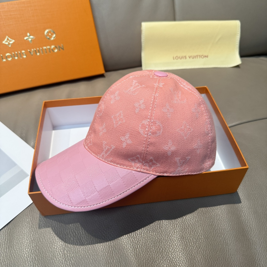 
配盒子布袋，LV(路易威登)新款原单棒球帽，牛皮压花，11开模订制，原版牛仔布料，做工细致完美，质量超