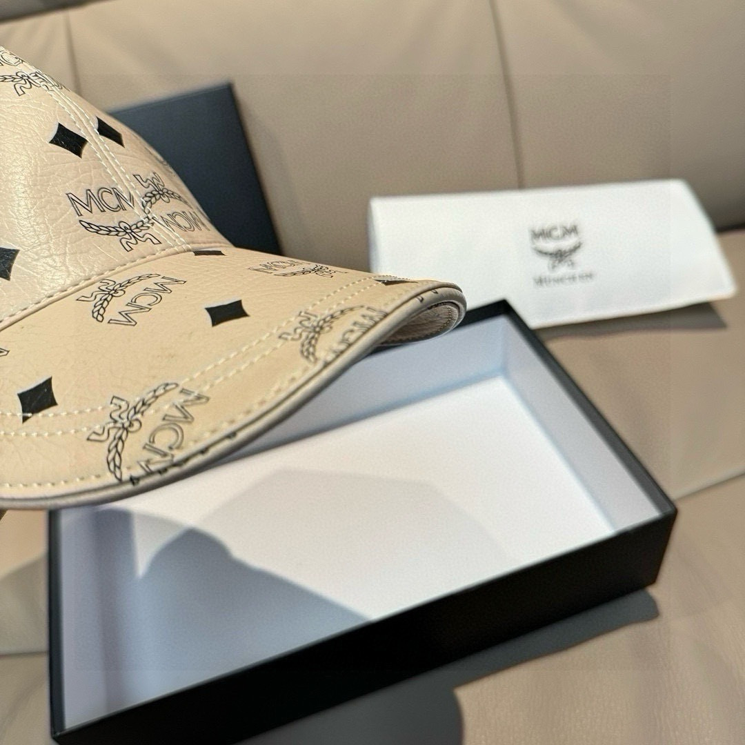 
新款出货
配包装布袋，MCM经典原单棒球帽，11开模订制，原版专柜PVC革+头层牛皮包边，长年爆版，质