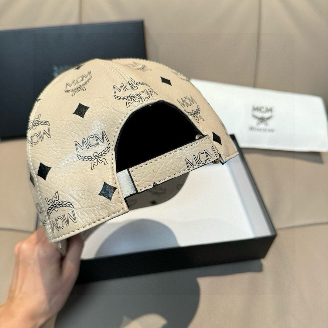 
新款出货
配包装布袋，MCM经典原单棒球帽，11开模订制，原版专柜PVC革+头层牛皮包边，长年爆版，质