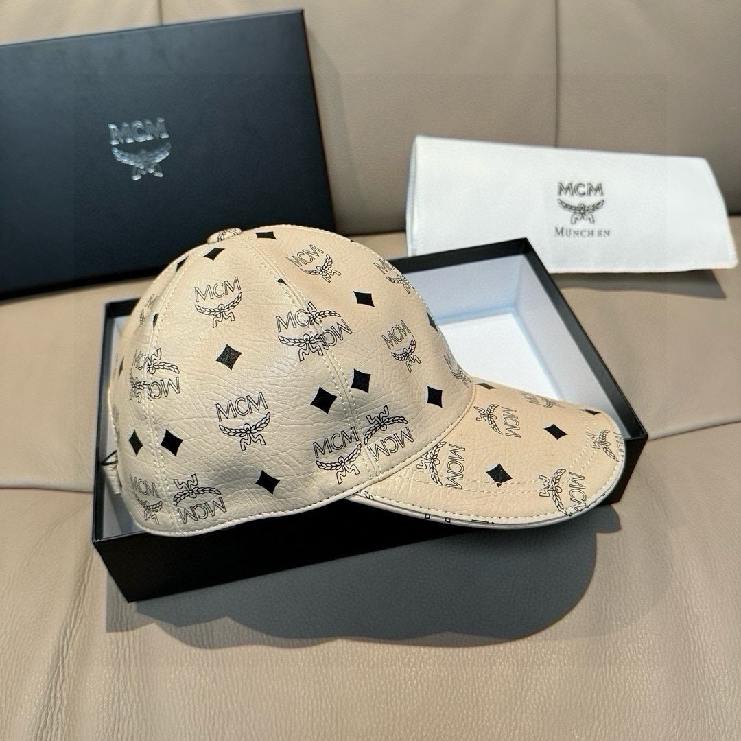 
新款出货
配包装布袋，MCM经典原单棒球帽，11开模订制，原版专柜PVC革+头层牛皮包边，长年爆版，质