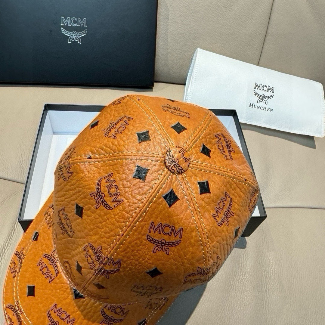 
新款出货
配包装布袋，MCM经典原单棒球帽，11开模订制，原版专柜PVC革+头层牛皮包边，长年爆版，质