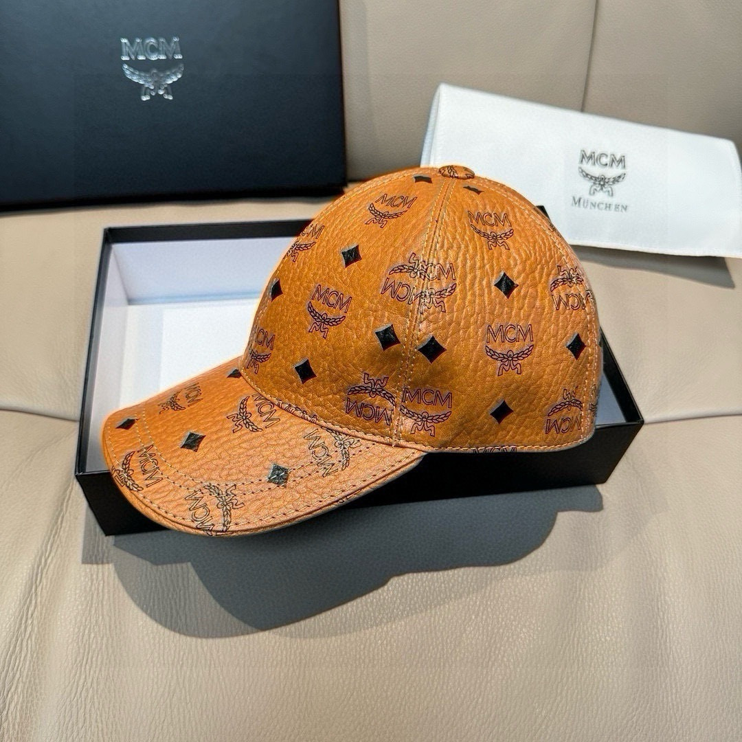
新款出货
配包装布袋，MCM经典原单棒球帽，11开模订制，原版专柜PVC革+头层牛皮包边，长年爆版，质