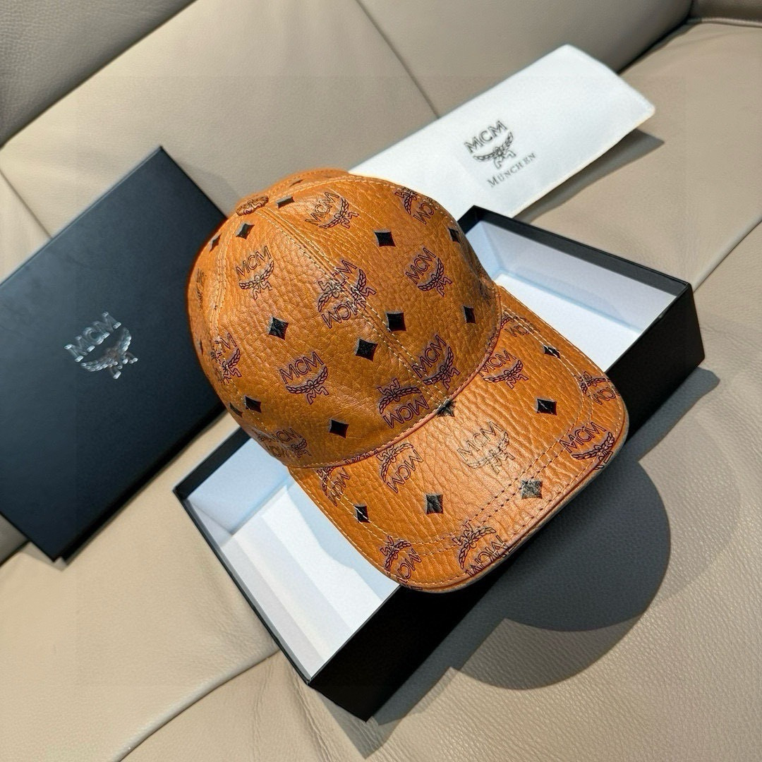 
新款出货
配包装布袋，MCM经典原单棒球帽，11开模订制，原版专柜PVC革+头层牛皮包边，长年爆版，质