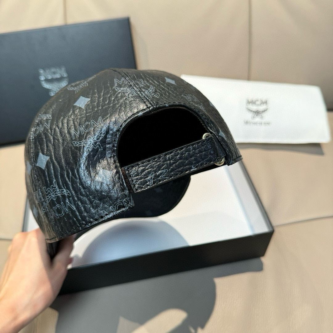 
新款出货
配包装布袋，MCM经典原单棒球帽，11开模订制，原版专柜PVC革+头层牛皮包边，长年爆版，质