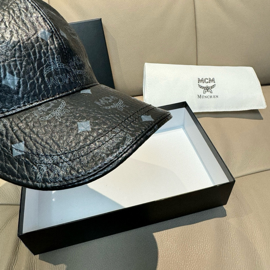 
新款出货
配包装布袋，MCM经典原单棒球帽，11开模订制，原版专柜PVC革+头层牛皮包边，长年爆版，质