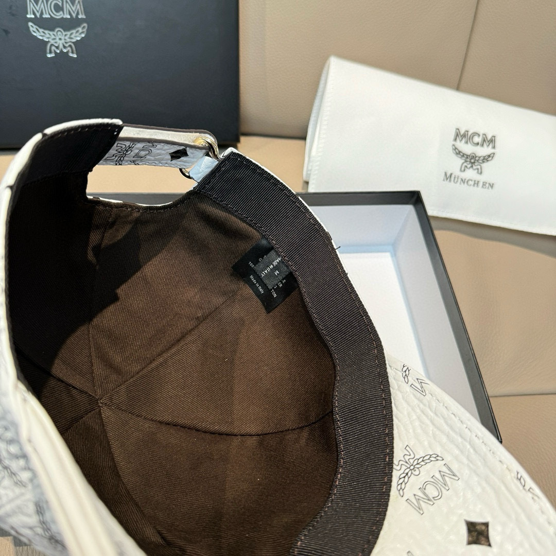 
新款出货
配包装布袋，MCM经典原单棒球帽，11开模订制，原版专柜PVC革+头层牛皮包边，长年爆版，质