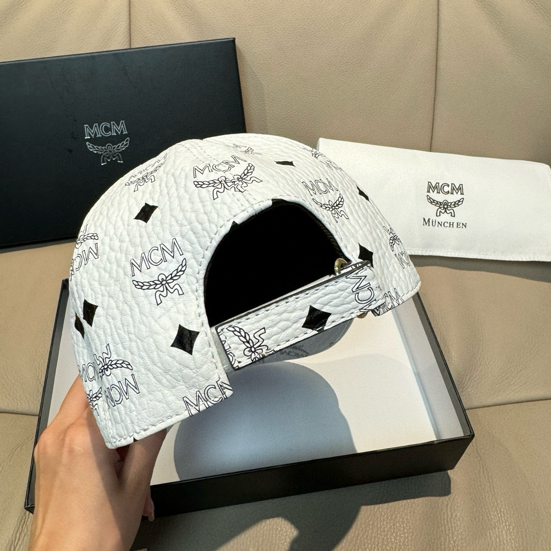 
新款出货
配包装布袋，MCM经典原单棒球帽，11开模订制，原版专柜PVC革+头层牛皮包边，长年爆版，质