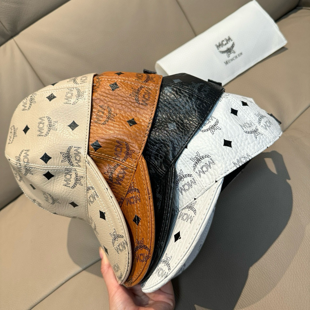 
新款出货
配包装布袋，MCM经典原单棒球帽，11开模订制，原版专柜PVC革+头层牛皮包边，长年爆版，质