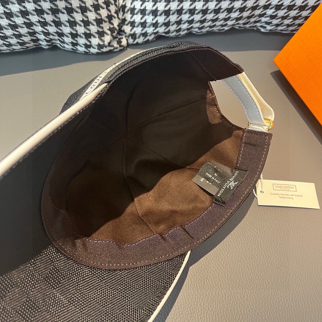 
配包装布袋，LV路易威登新款原单棒球帽，经典棋盘格，11开模订制，原版专柜布料+头层牛皮，小方格时尚帅