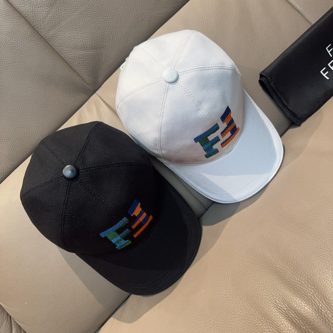 
配盒子布袋，Fendi（芬迪）新款原单棒球帽， 双F大刺绣，专柜热卖款中，11开模订制，原厂进帆布料+