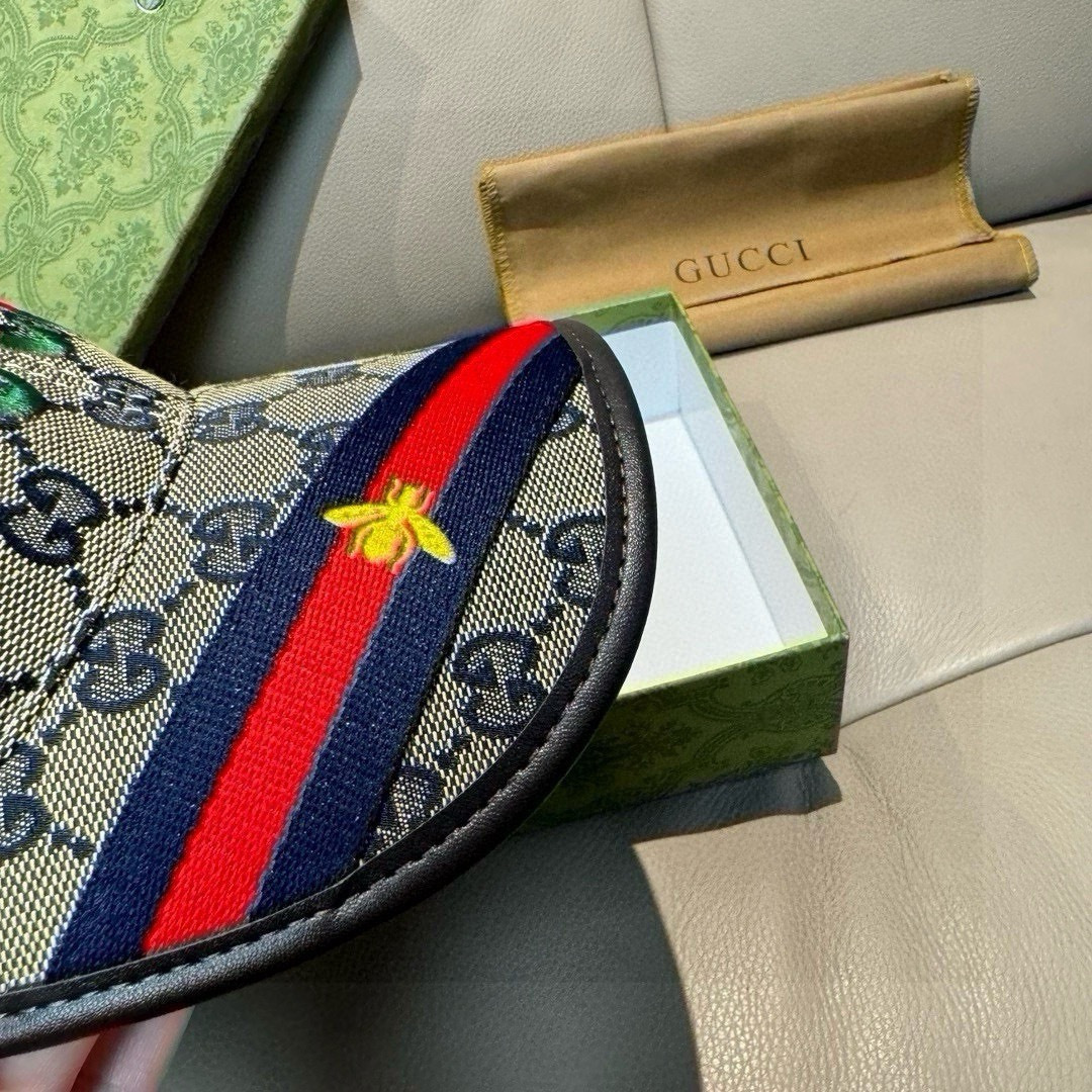 
配盒子布袋，Gucci(古奇)新款原单棒球帽，11开模订制，重工刺绣，细节可媲美专柜，原版帆布料+头层