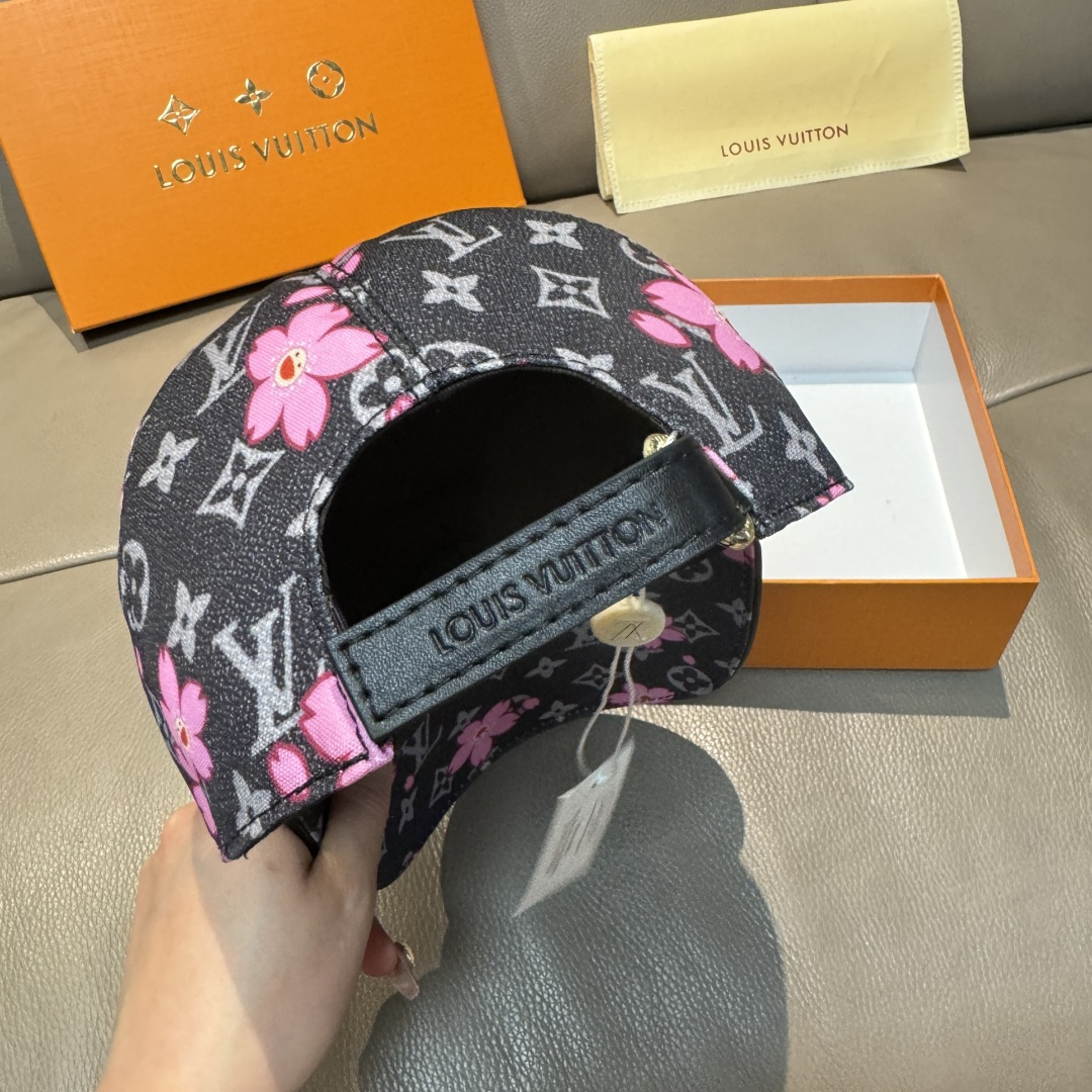
LV x TM MONOGRAM CHERRY BLOSSOM 印花棒球帽出货啦