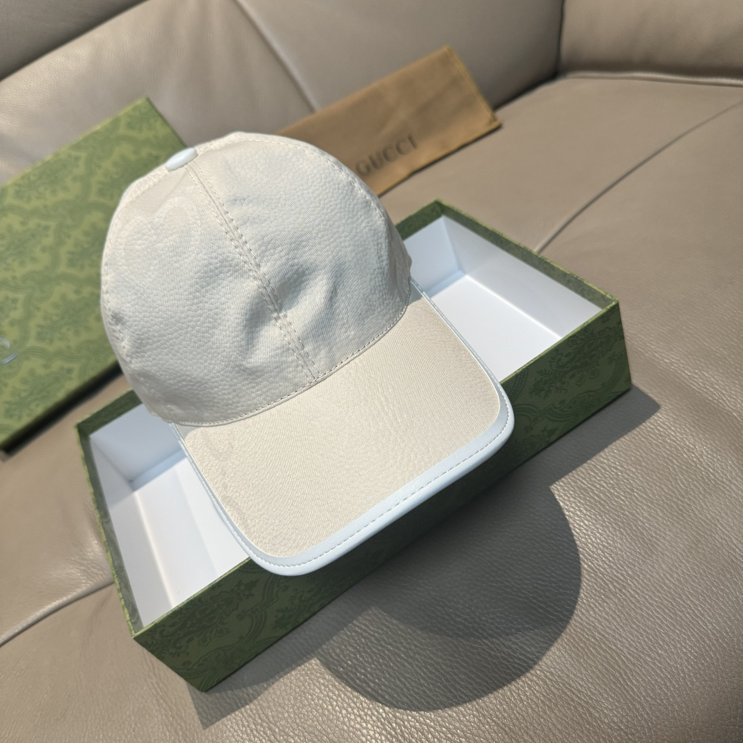 
配包装布袋，Gucci古奇新款原单棒球帽， 大双G，专柜11开模订制，完美对花，原版帆布面料+头层牛皮