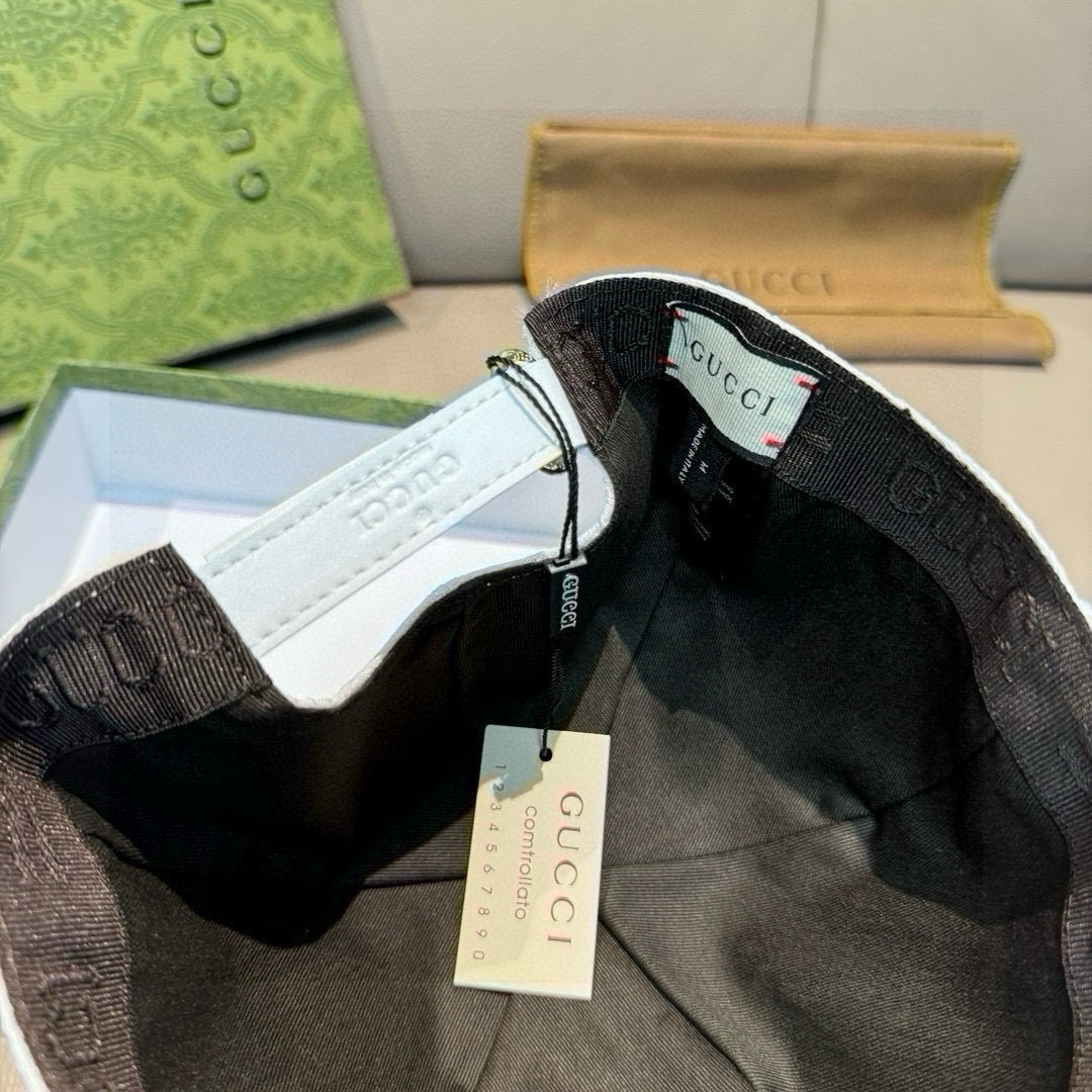 
万年经典款！杏色，黑色有s和L码
配盒子布袋，Gucci(古奇)经典原单棒球帽😍😍专柜11开模订制，最