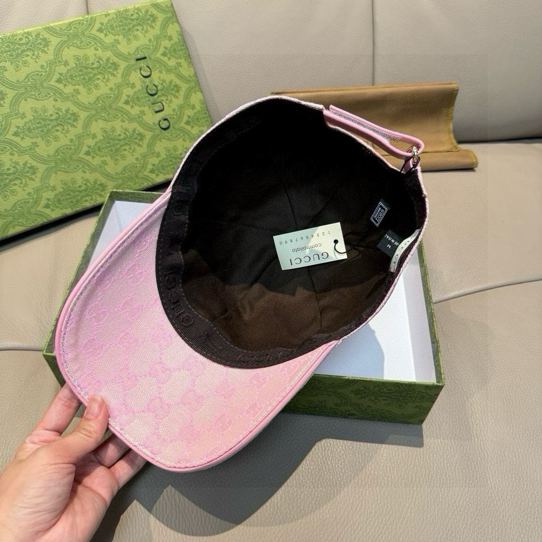 
万年经典款！杏色，黑色有s和L码
配盒子布袋，Gucci(古奇)经典原单棒球帽😍😍专柜11开模订制，最