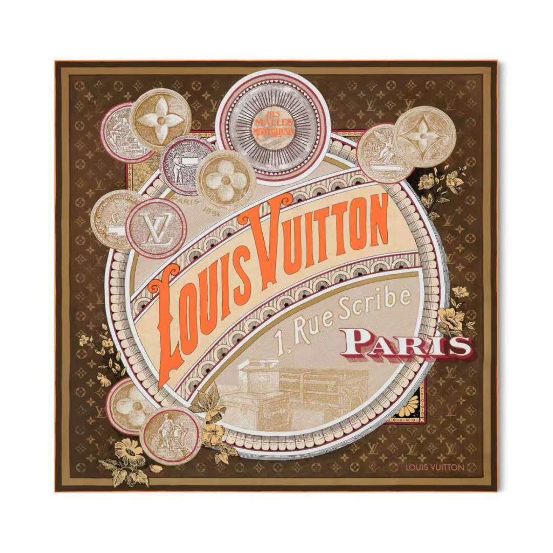 NO:340023,Batch of LV new silk scarf Malles Merveilleuses Mulberry Silk scarf draws inspiration from advertising posters from the late 19th century, using Monogram background to highlight colorful suitcases and travel stickers patterns, and traces the brand heritage in artistic style, demonstrating ingenious details and elegant charm. 90 x 90 cm (height x length) Mulberry Silk High-version scarf, high-version scarf, louis vuitton, real silk19860909批 LV新款真丝方巾 Malles Merveilleuses 桑蚕丝方巾从 19 世纪后期的广告海报中汲取灵感,以 Monogram 背景烘托缤纷行李箱和旅行贴纸图案,在艺术格调中回溯品牌传承,彰显匠心细节和典雅魅力. 90 x 90 厘米 (高 x 长度) 桑蚕丝高版本围巾,高版本围巾,louis vuitton,real silk,scarf